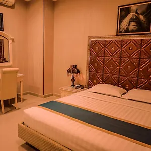 700 Fortune Hotel